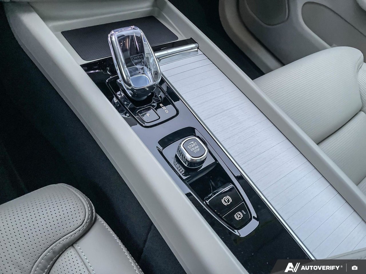 2026 Volvo XC60 Ultra Dark Theme-18