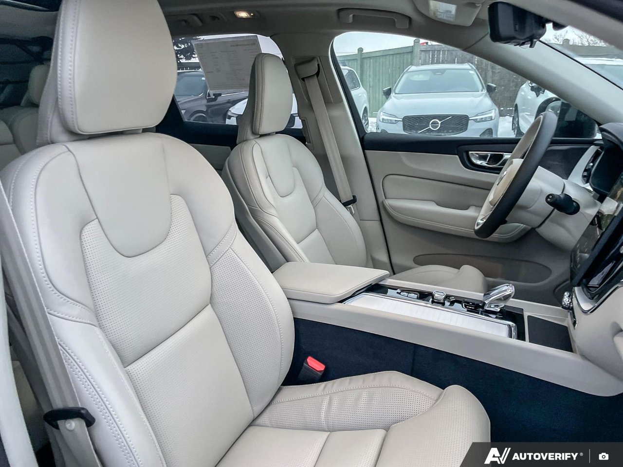 2026 Volvo XC60 Ultra Dark Theme-22