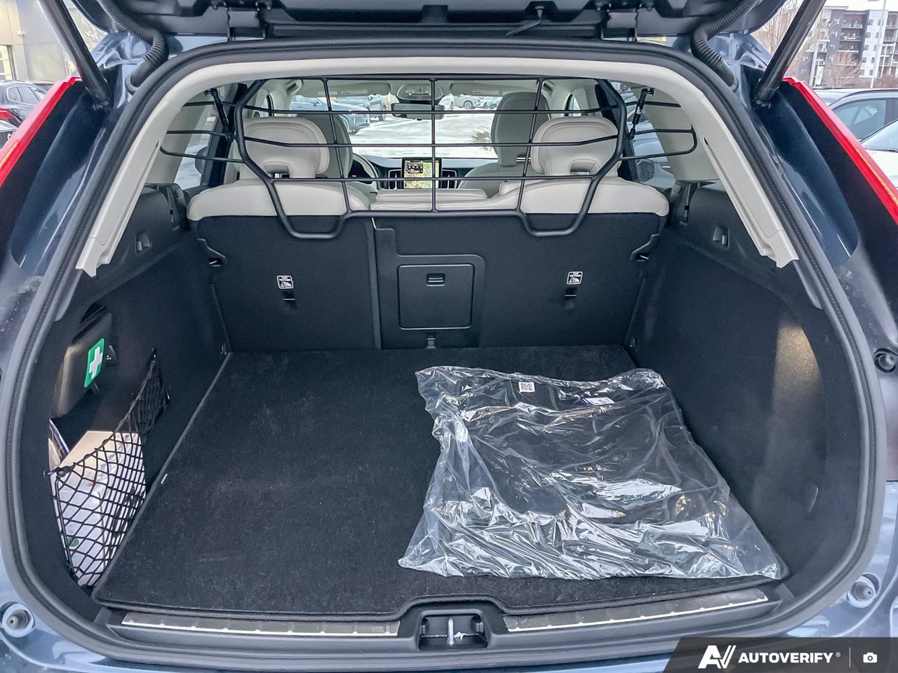 2026 Volvo XC60 Ultra Dark Theme-8