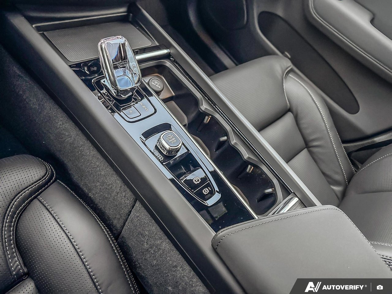 2026 Volvo XC60 Ultra Black Edition-18