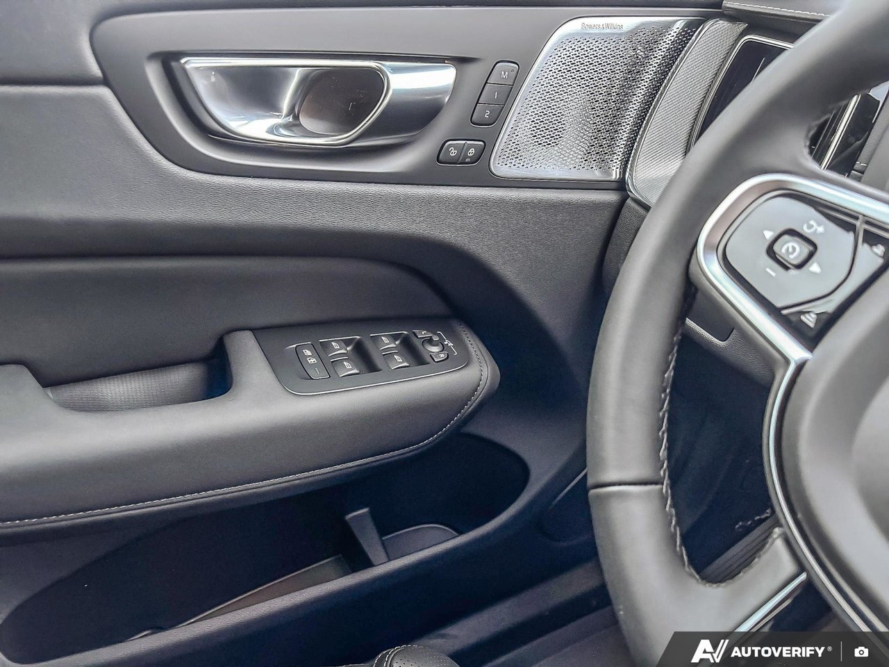 2026 Volvo XC60 Ultra Black Edition-17