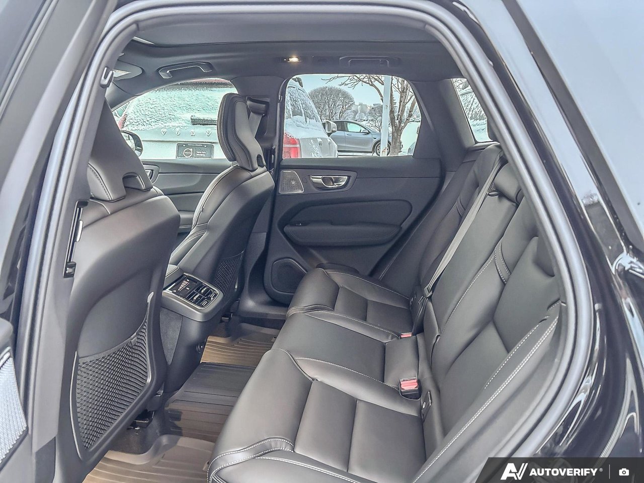 2026 Volvo XC60 Ultra Black Edition-23