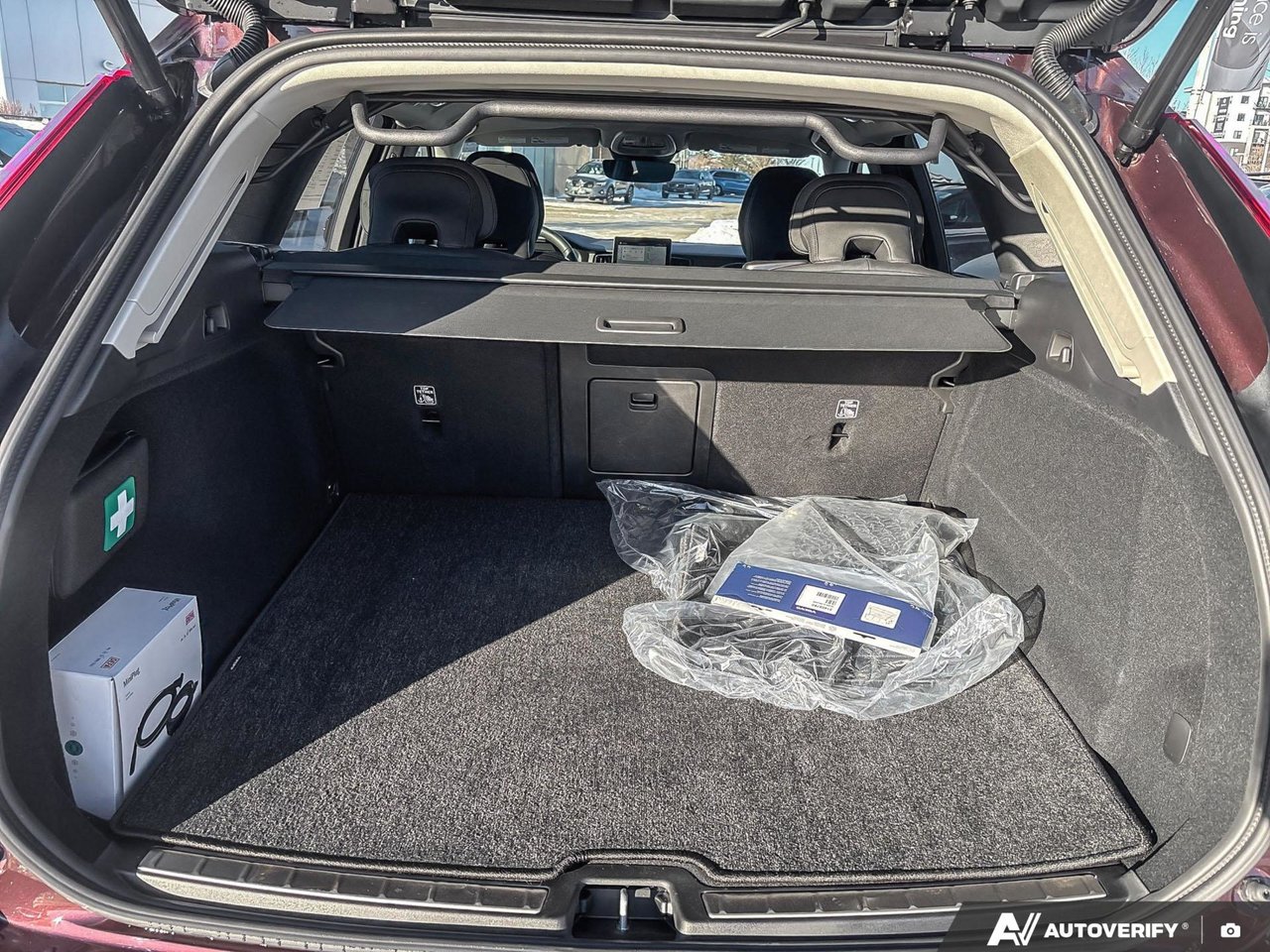 2026 Volvo XC60 Plus Dark Theme-8