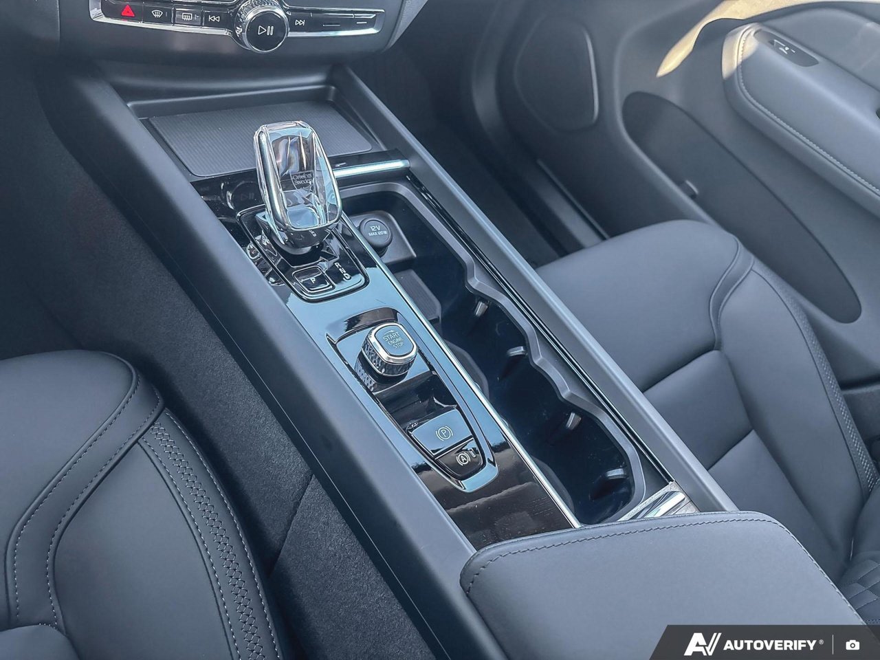 2026 Volvo XC60 Plus Dark Theme-18