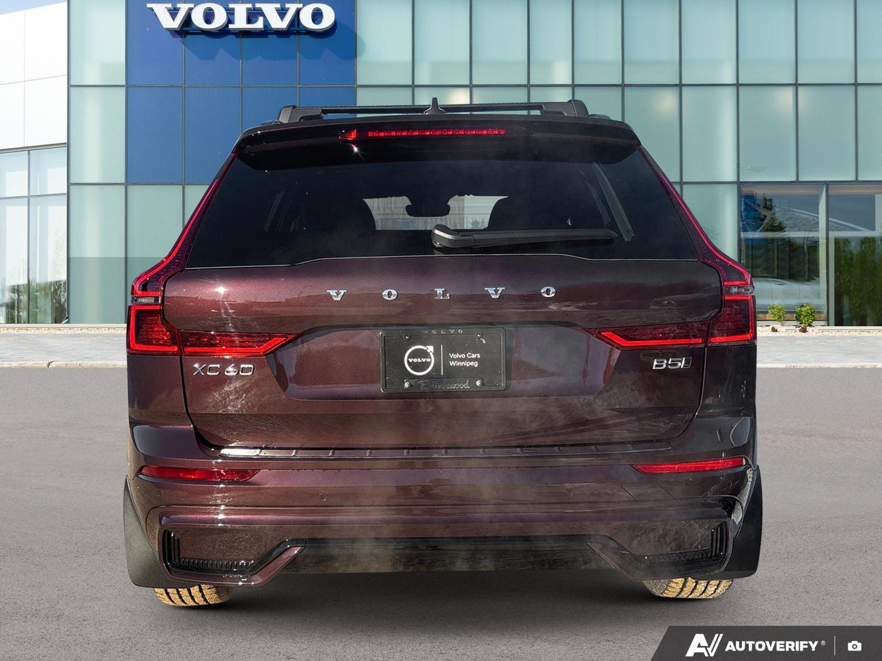 2026 Volvo XC60 Plus Dark Theme-4