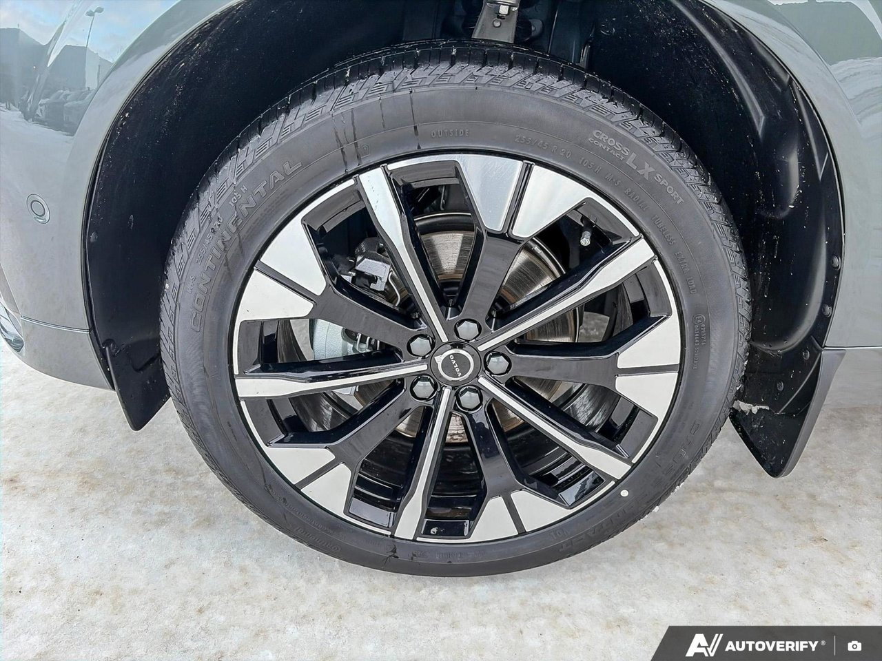 2026 Volvo XC60 Plus Dark Theme-9