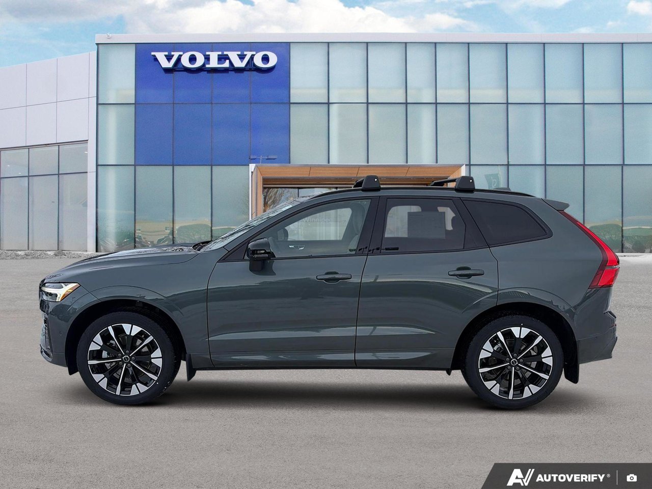 2026 Volvo XC60 Plus Dark Theme-2
