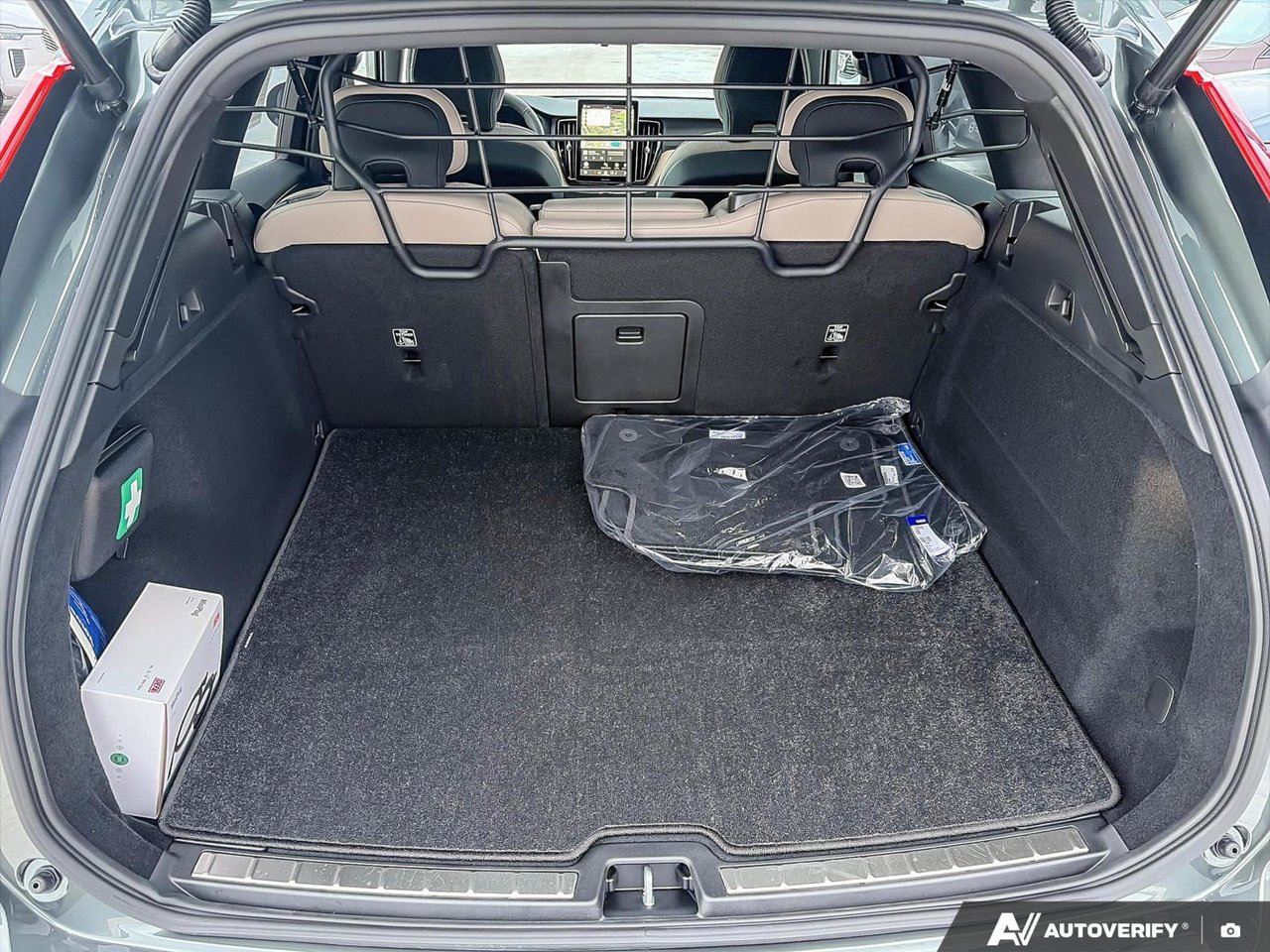 2026 Volvo XC60 Plus Dark Theme-8