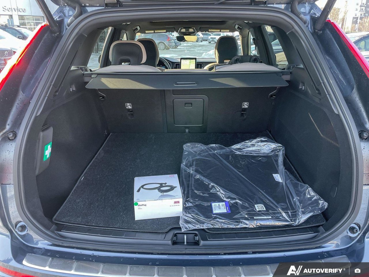 2026 Volvo XC60 Core Dark Theme-8