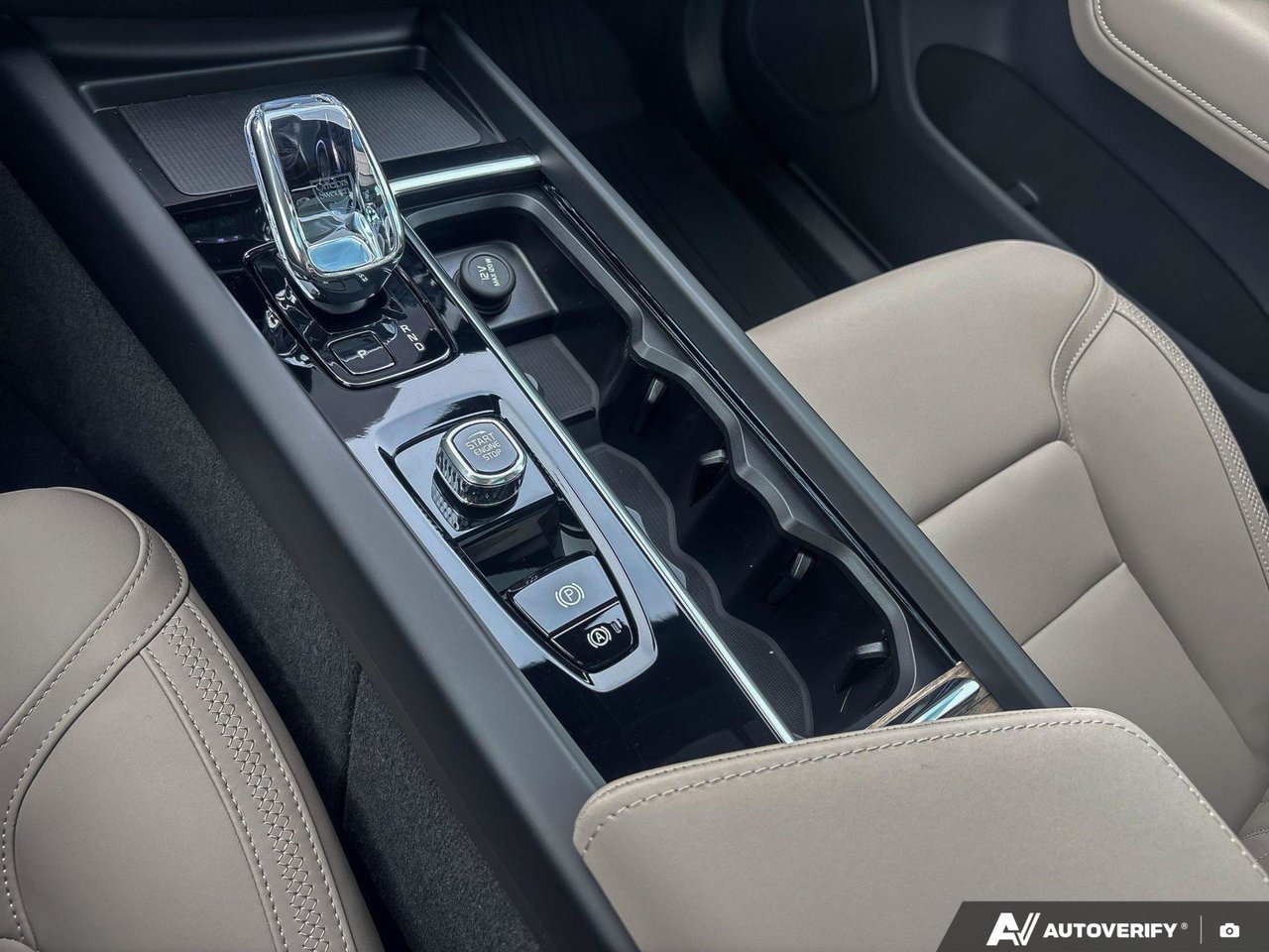 2026 Volvo XC60 Core Dark Theme-18