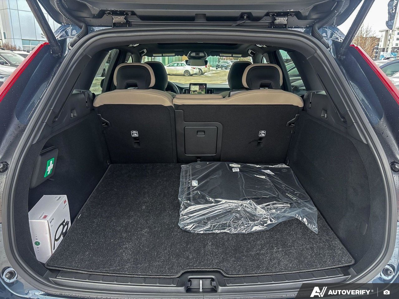 2026 Volvo XC60 Core Dark Theme-8