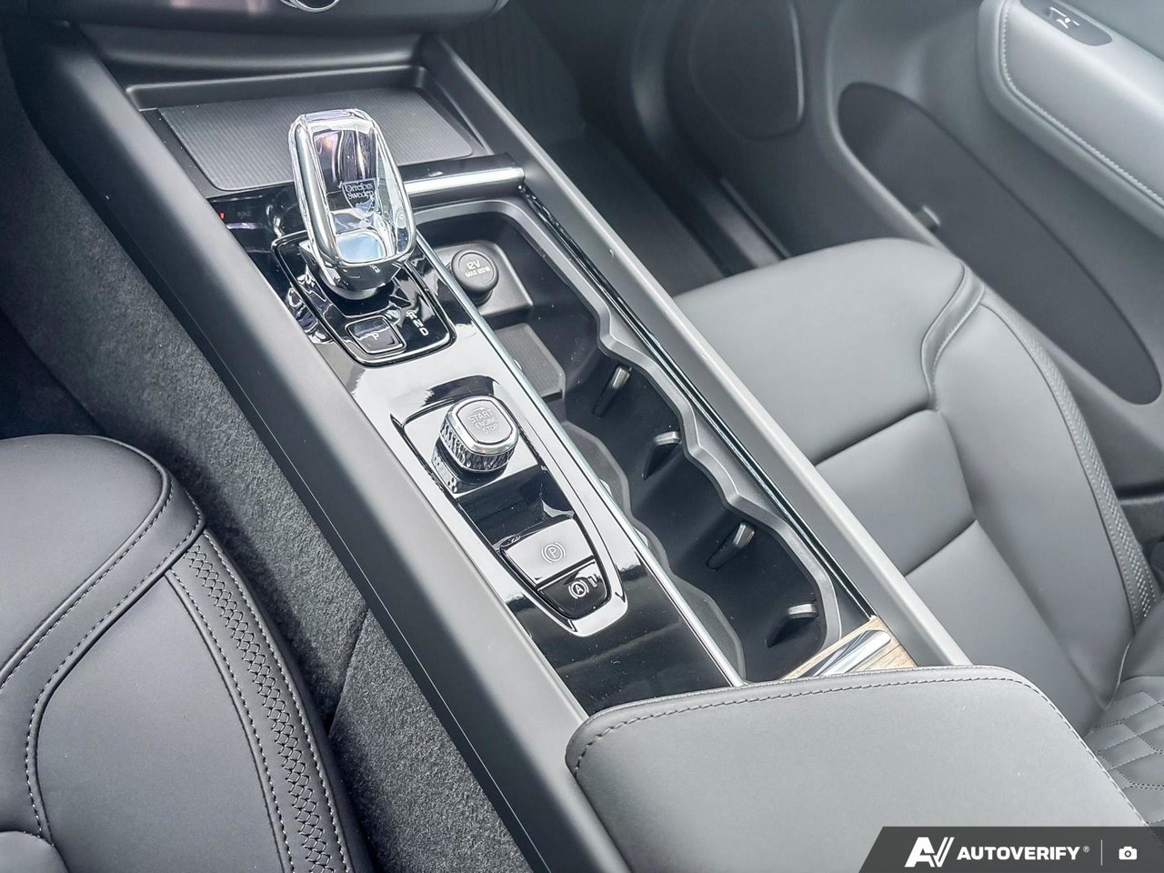 2026 Volvo XC60 Core Dark Theme-18