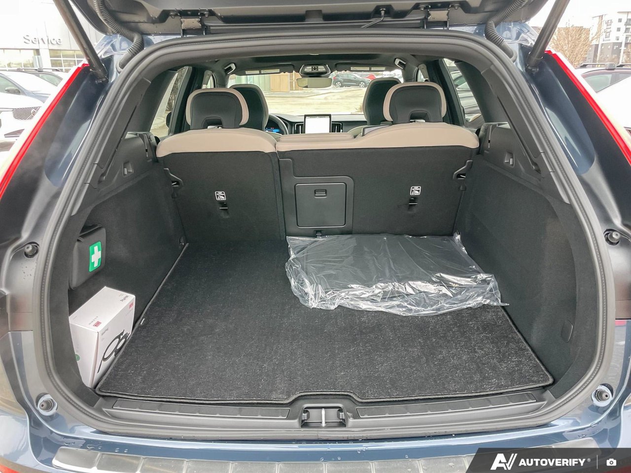 2026 Volvo XC60 Core Dark Theme-8