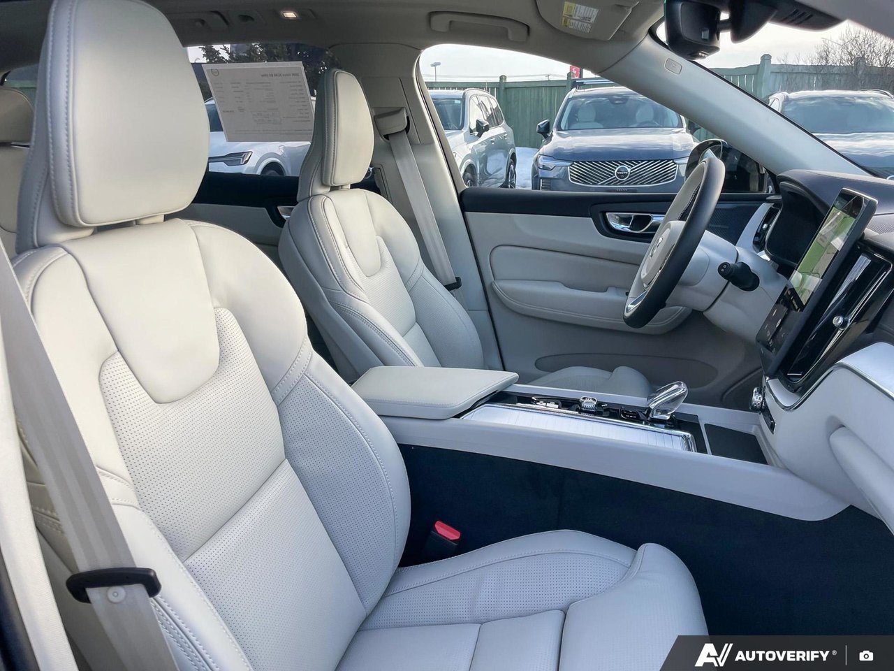 2026 Volvo XC60 Ultra Dark Theme-22
