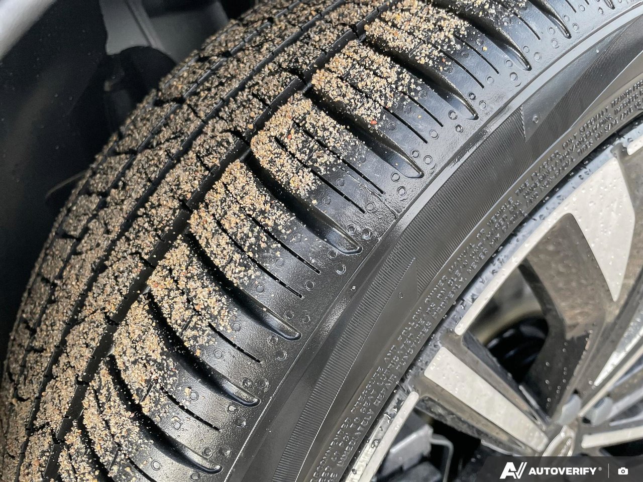 2026 Volvo XC60 Ultra Dark Theme-10