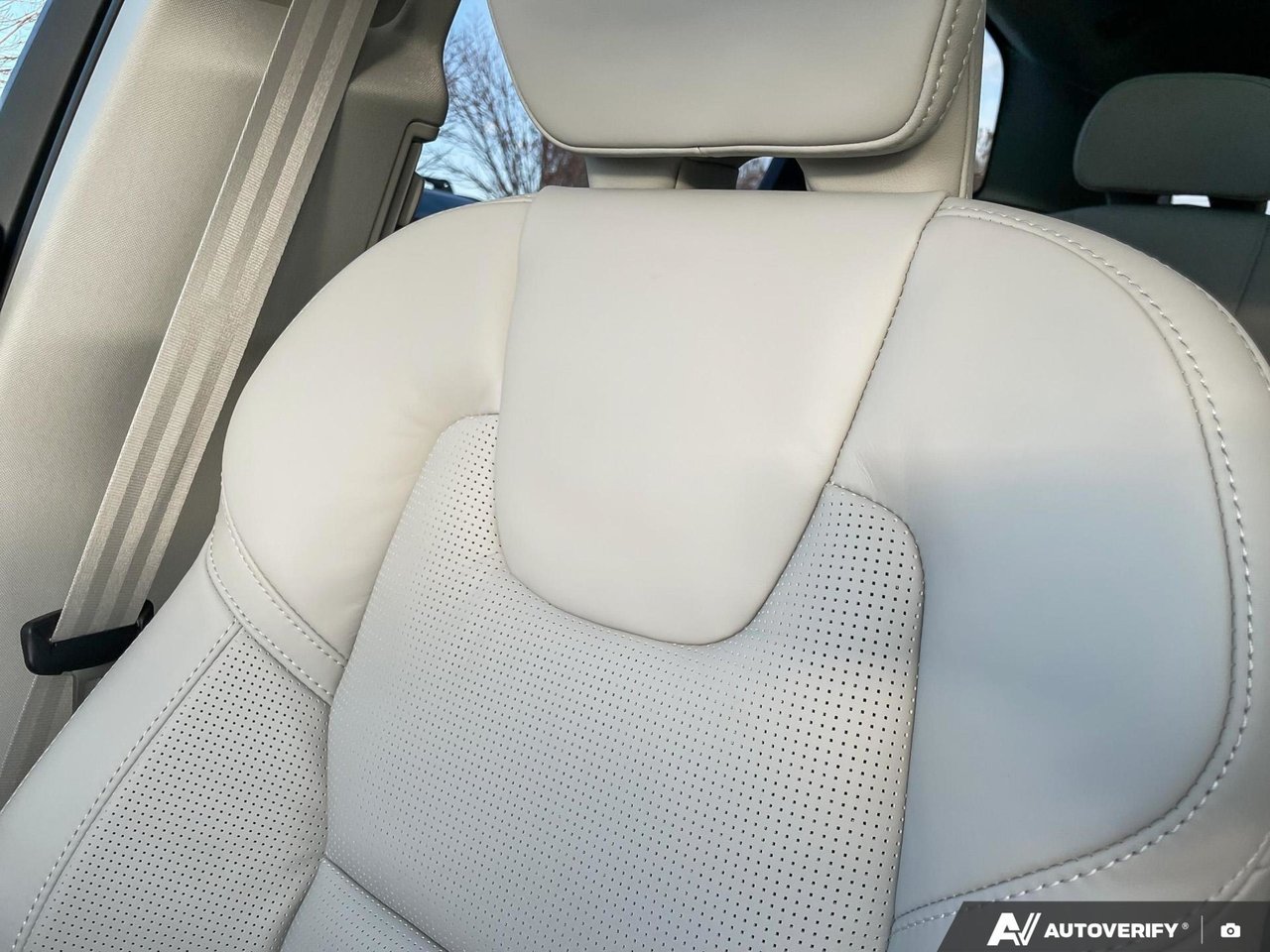 2026 Volvo XC60 Ultra Dark Theme-20