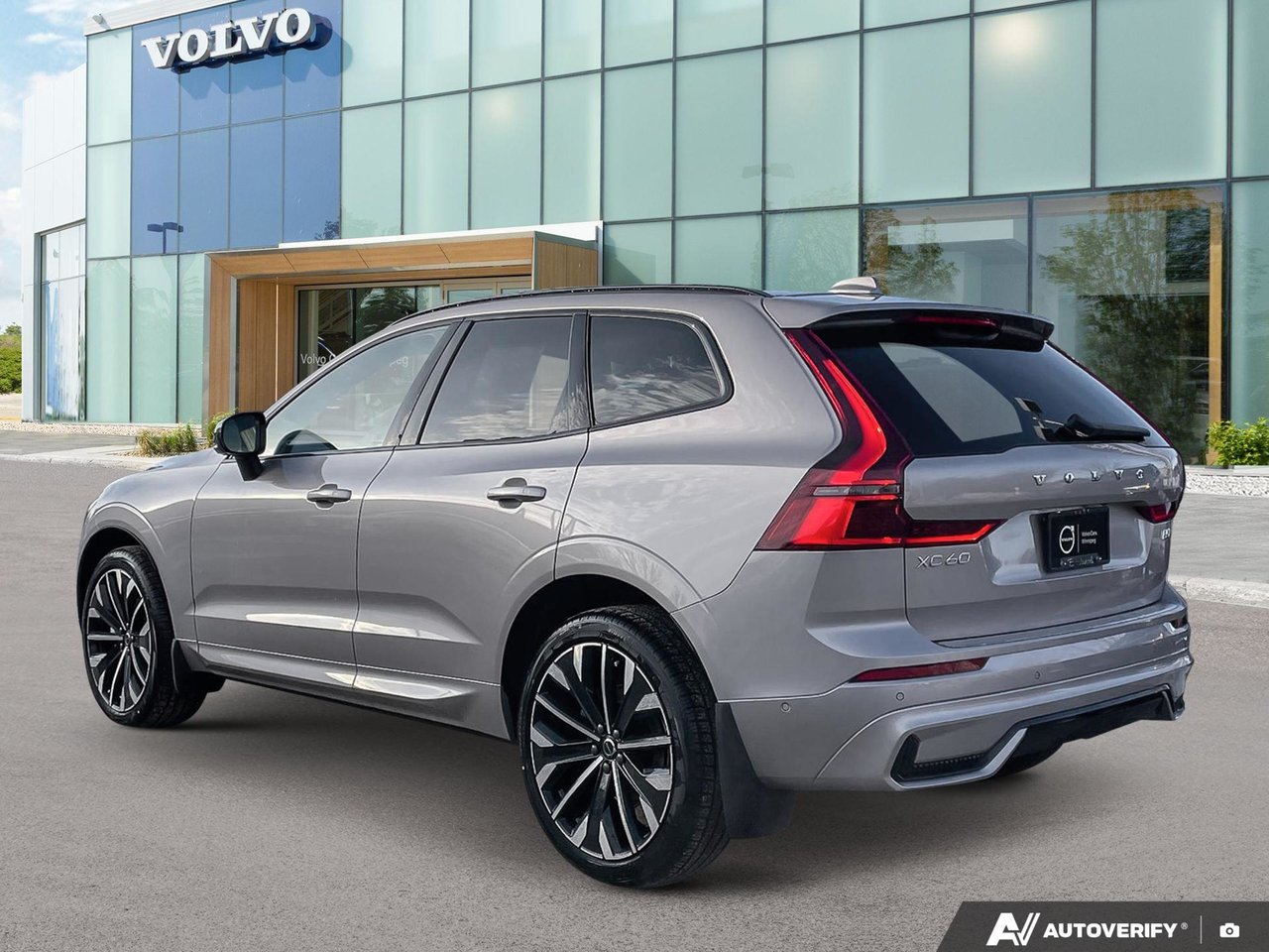 2026 Volvo XC60 Ultra Dark Theme-3