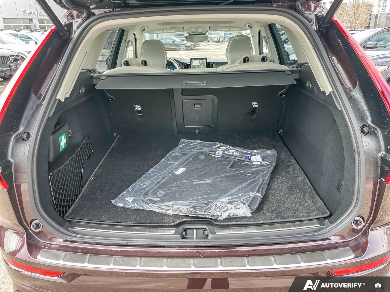 2026 Volvo XC60 Ultra Dark Theme-8