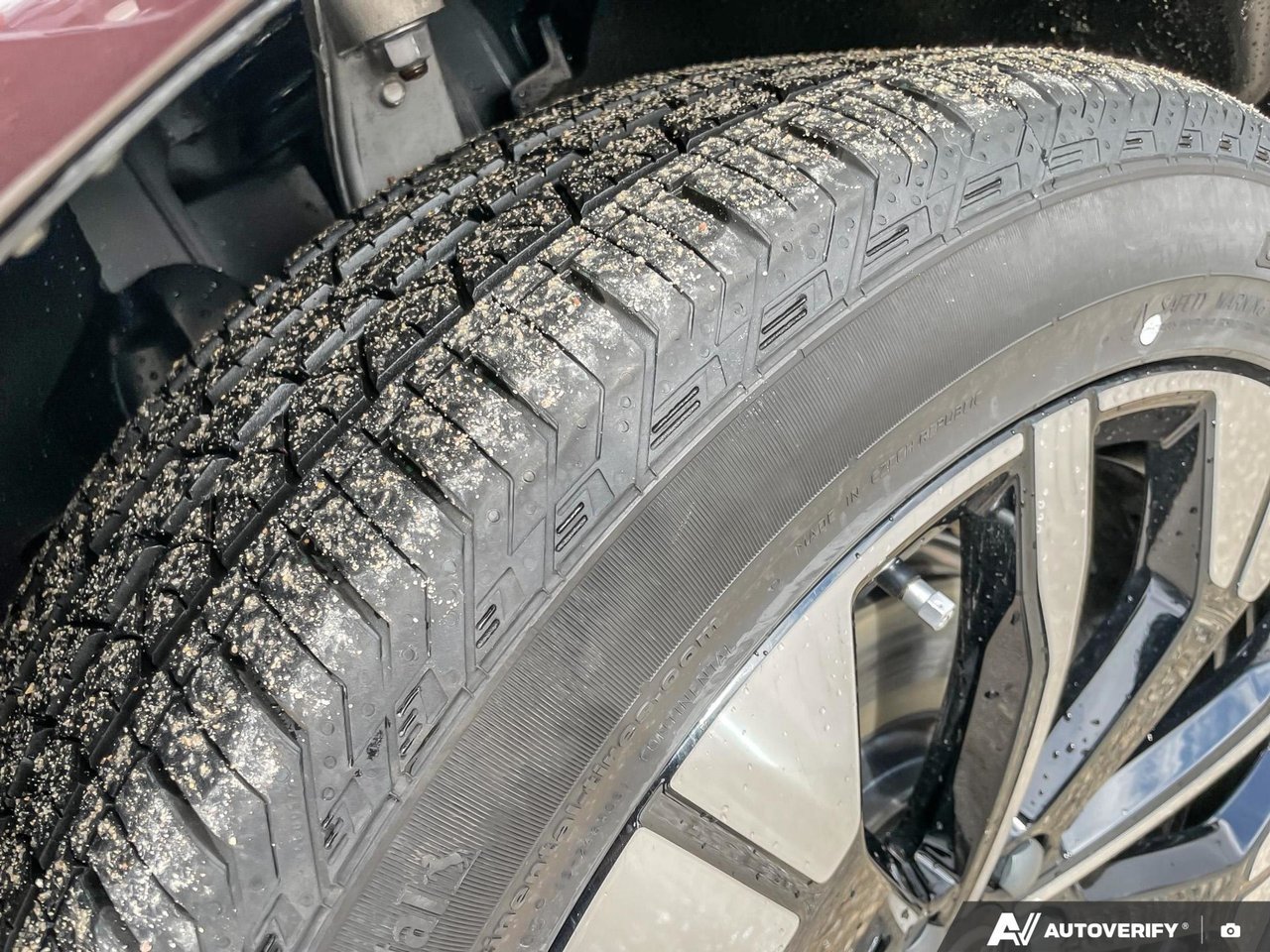 2026 Volvo XC60 Ultra Dark Theme-9