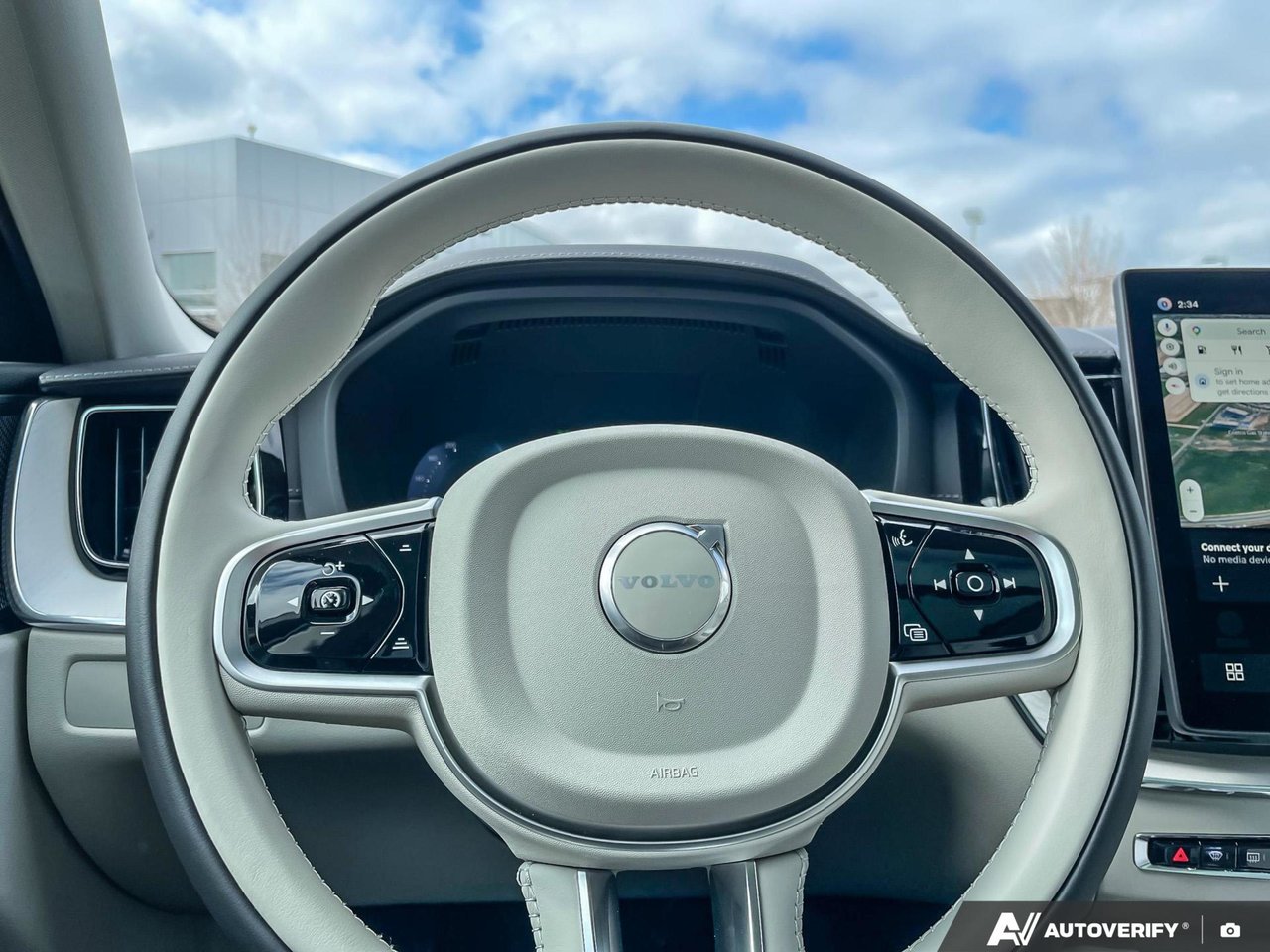 2026 Volvo XC60 Ultra Dark Theme-14