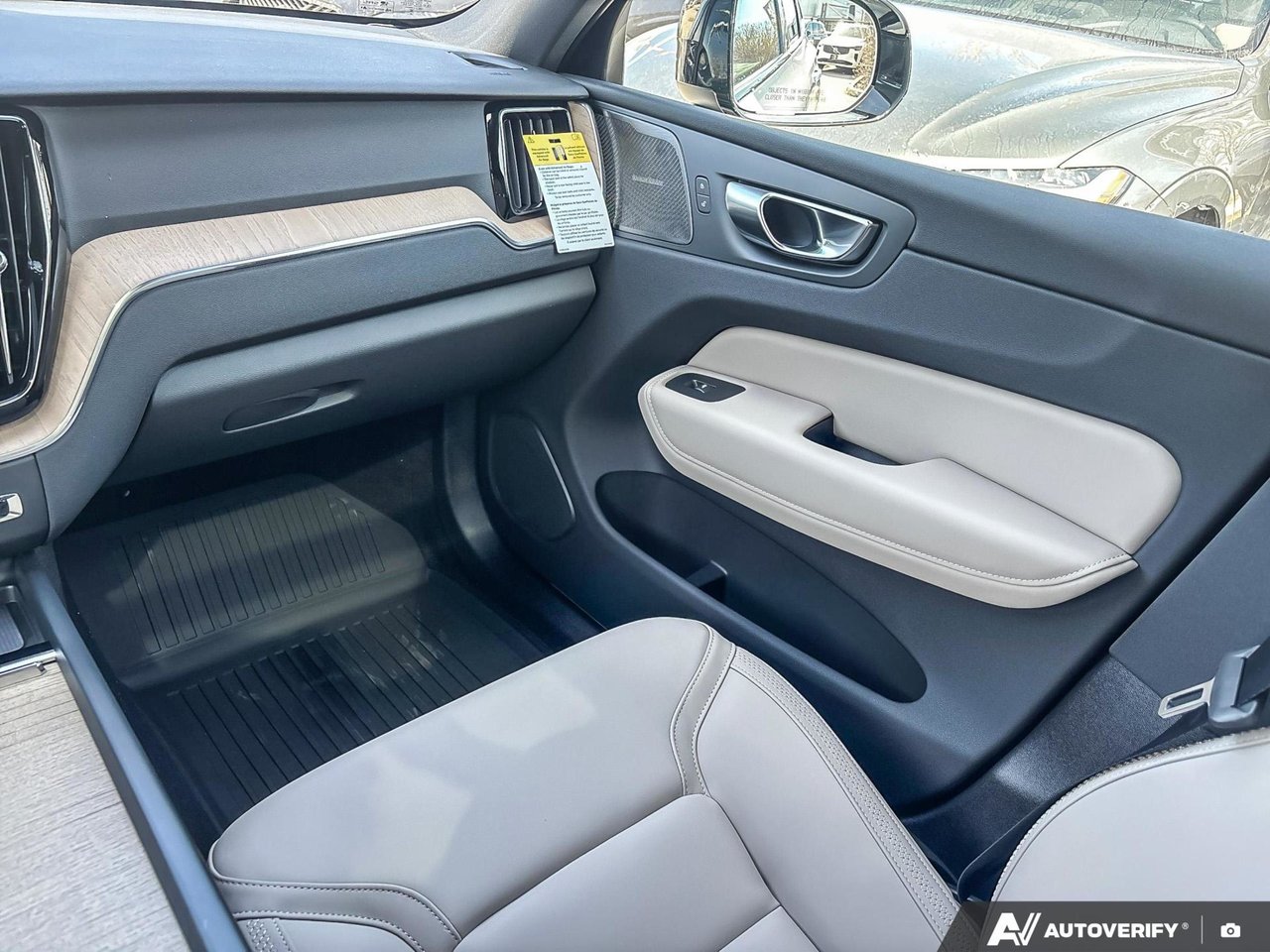 2026 Volvo XC60 Plus Dark Theme-25