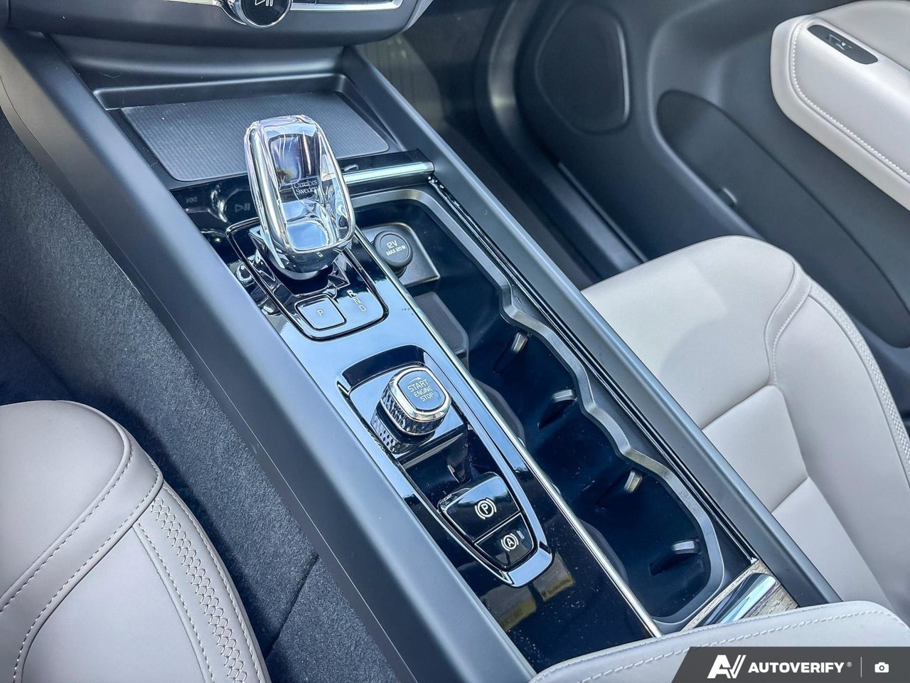 2026 Volvo XC60 Plus Dark Theme-18