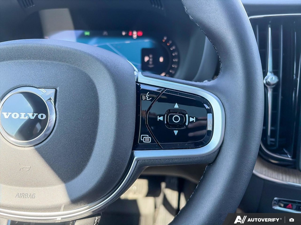 2026 Volvo XC60 Core Dark Theme-16