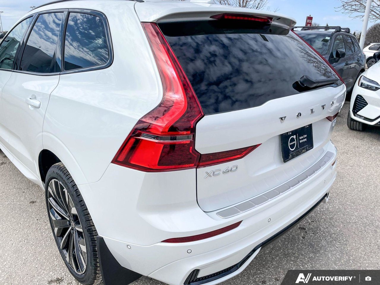 2026 Volvo XC60 Ultra Dark Theme-11