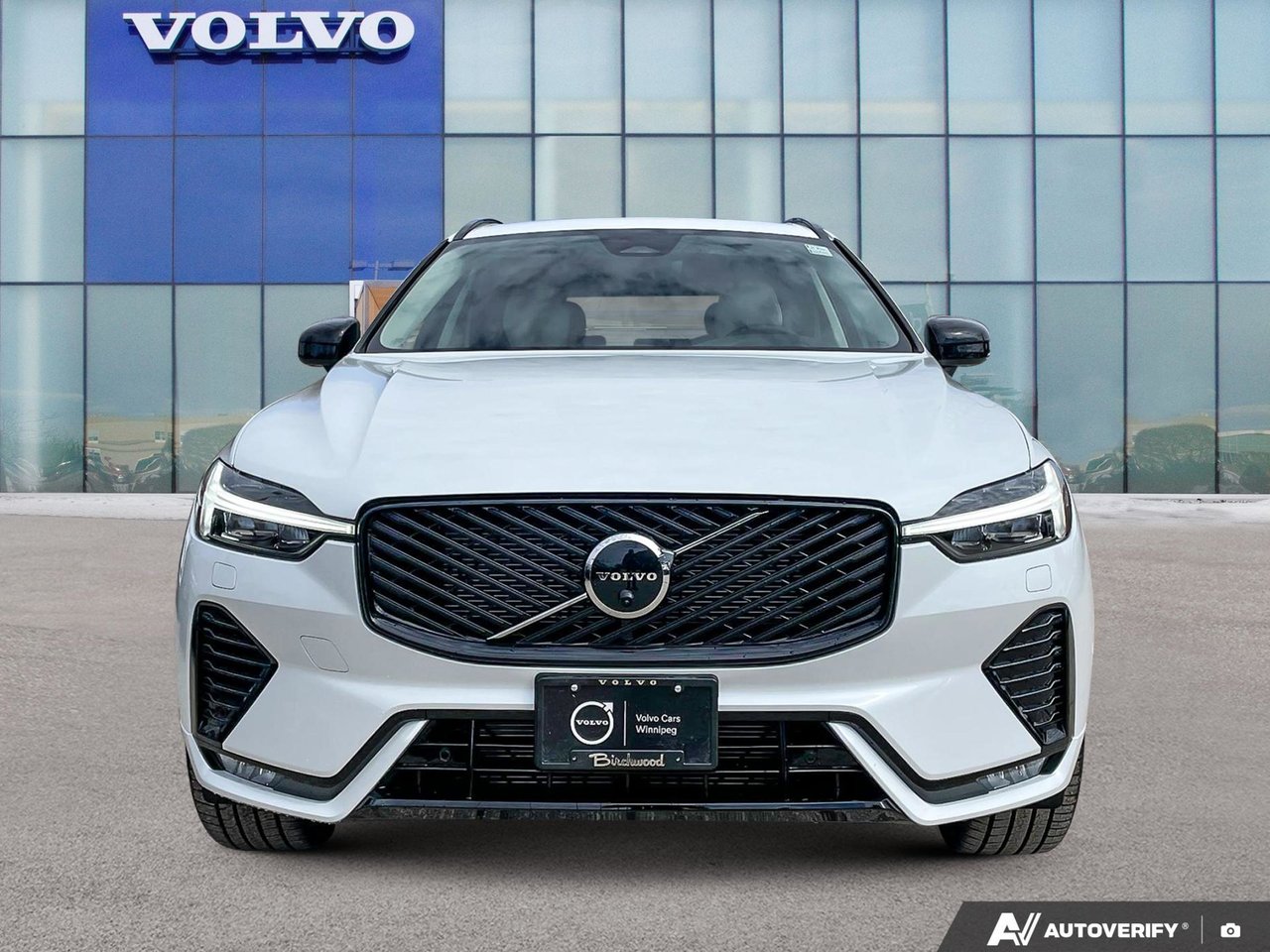 2026 Volvo XC60 Ultra Dark Theme-4