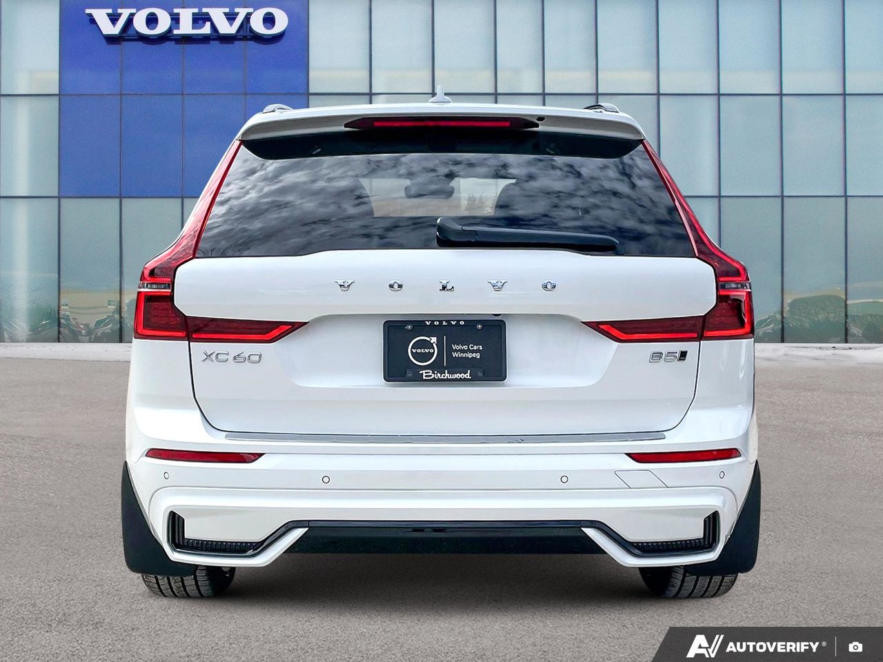 2026 Volvo XC60 Ultra Dark Theme-3
