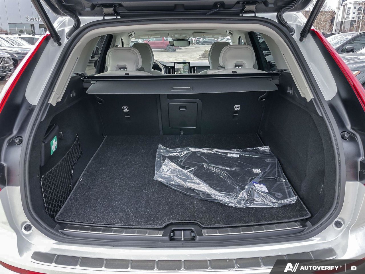 2026 Volvo XC60 Ultra Dark Theme-7