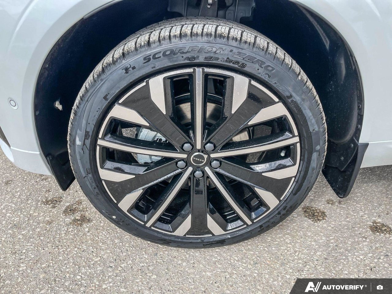 2026 Volvo XC60 Ultra Dark Theme-8