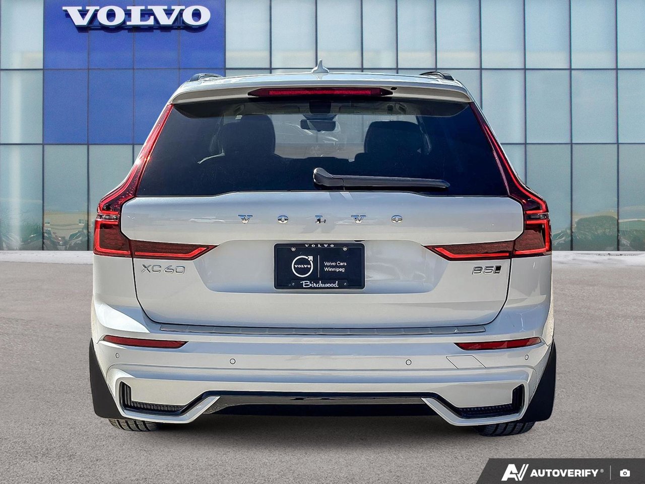 2026 Volvo XC60 Ultra Dark Theme-4