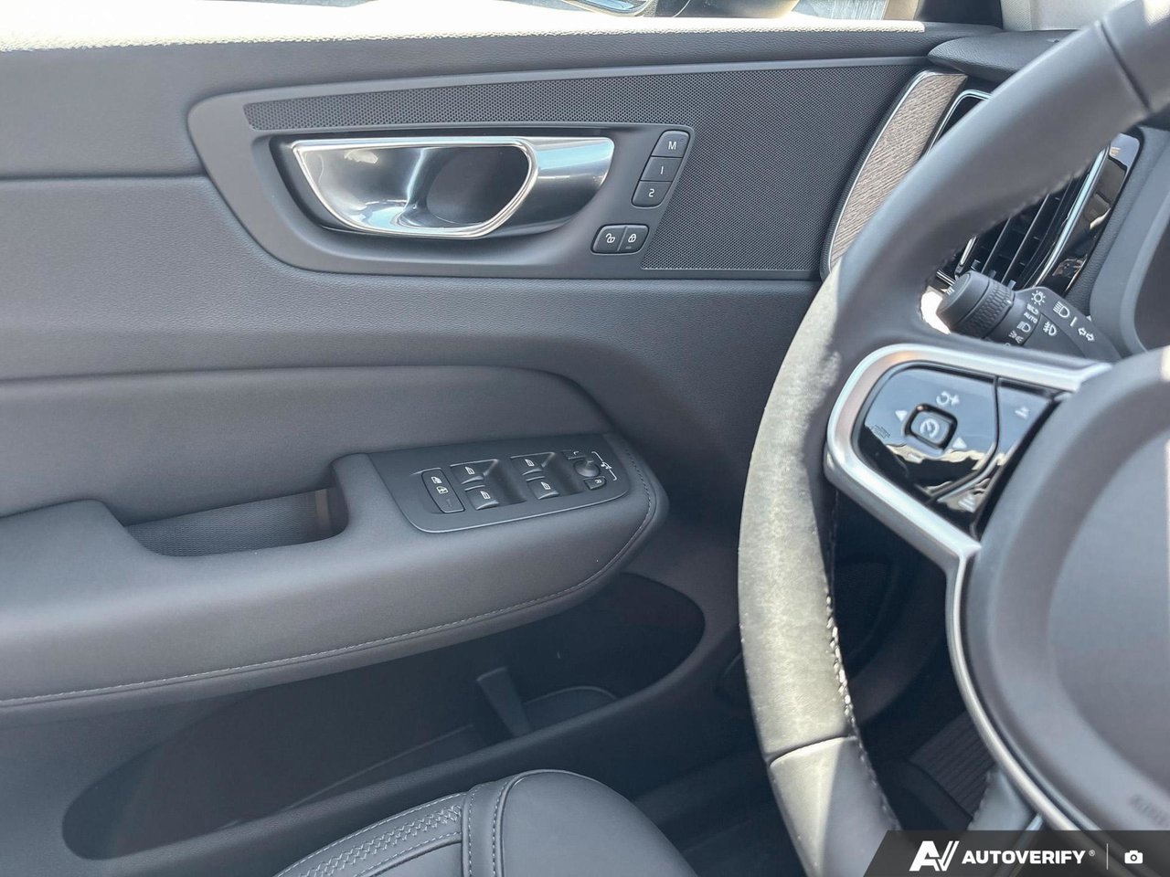 2026 Volvo XC60 Core Dark Theme-17