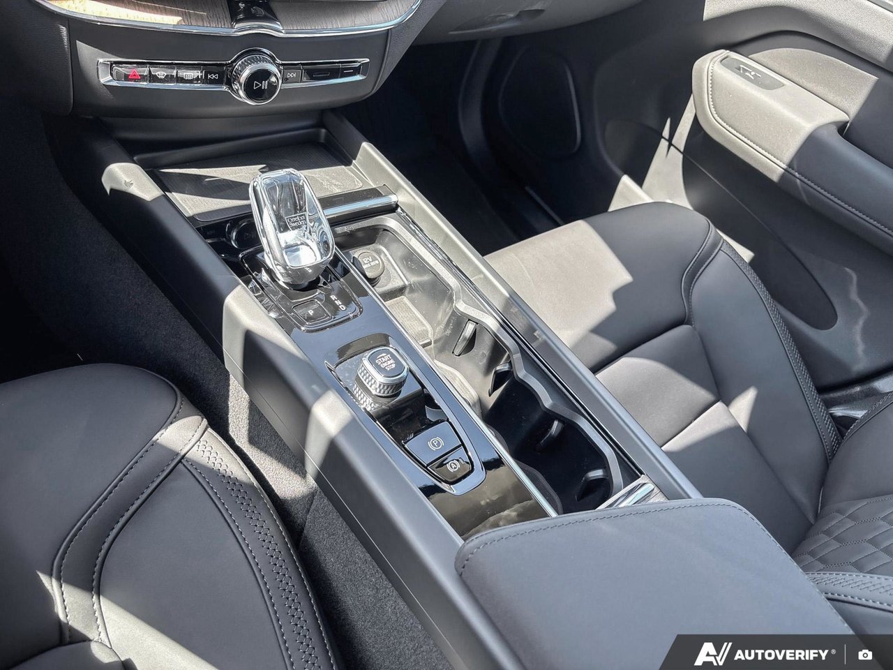 2026 Volvo XC60 Core Dark Theme-18