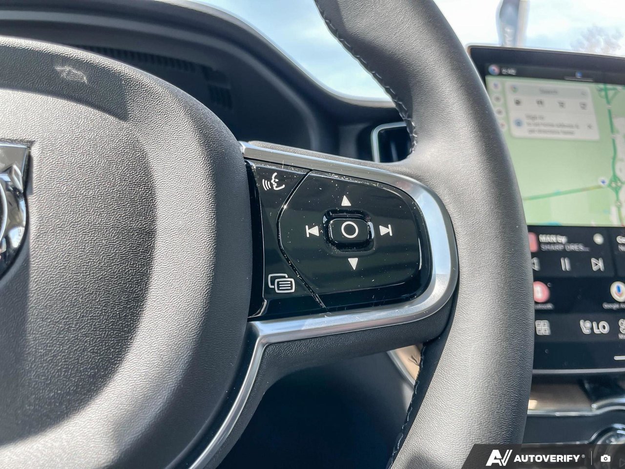 2026 Volvo XC60 Plus Dark Theme-15