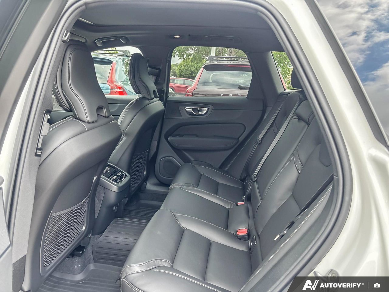 2026 Volvo XC60 Ultra Black Edition-22