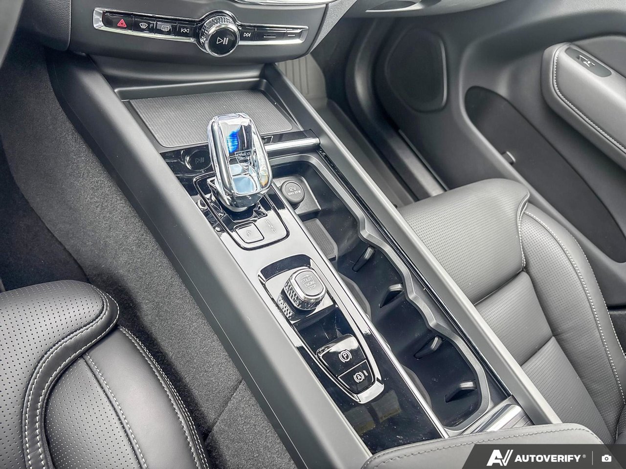 2026 Volvo XC60 Ultra Black Edition-17