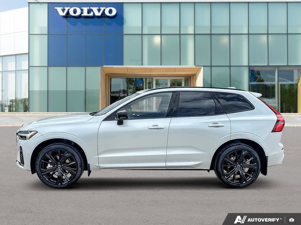 2026 Volvo XC60 Ultra Black Edition-1
