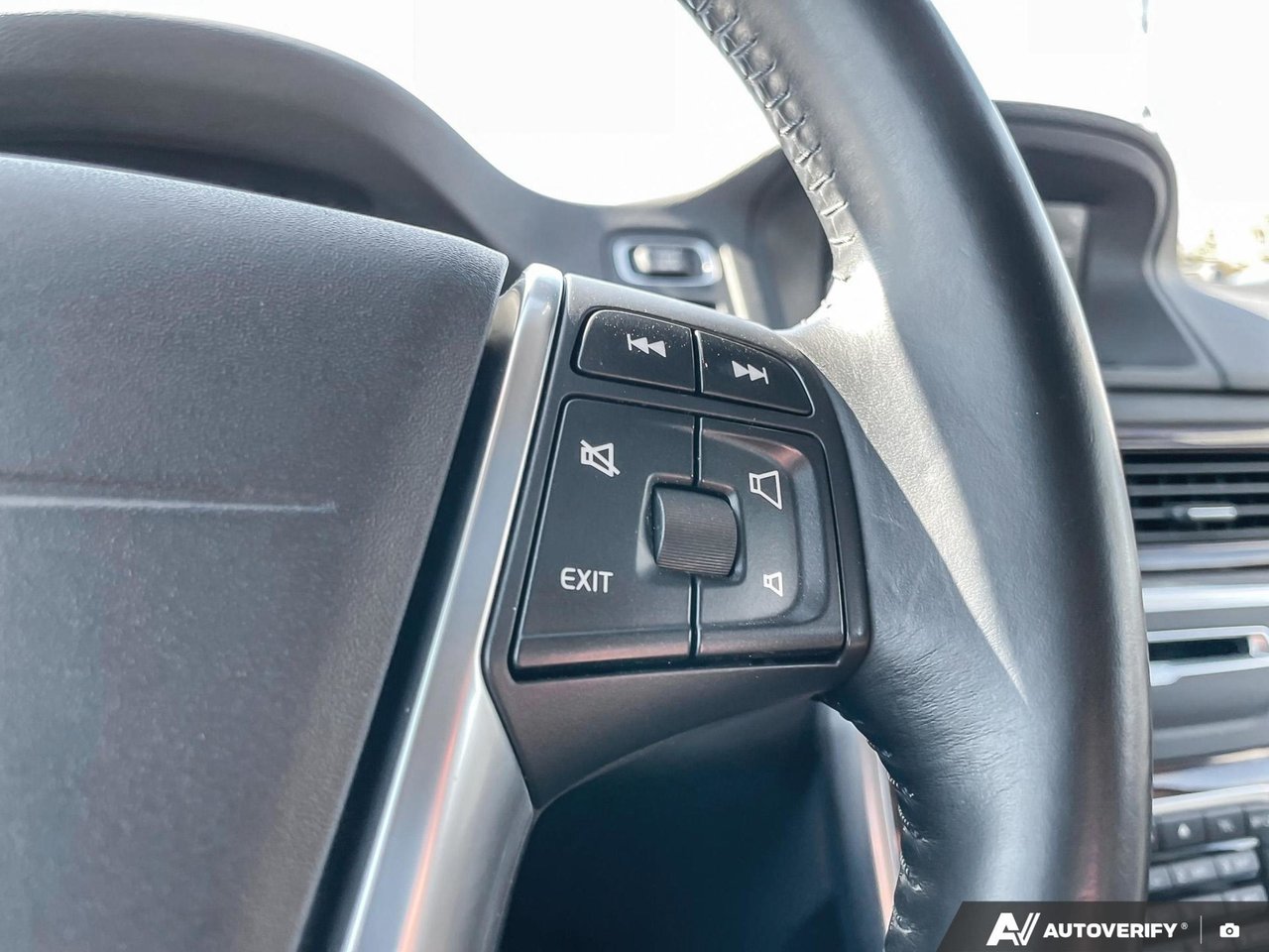 2015 Volvo XC70 T6 Premier Plus-15