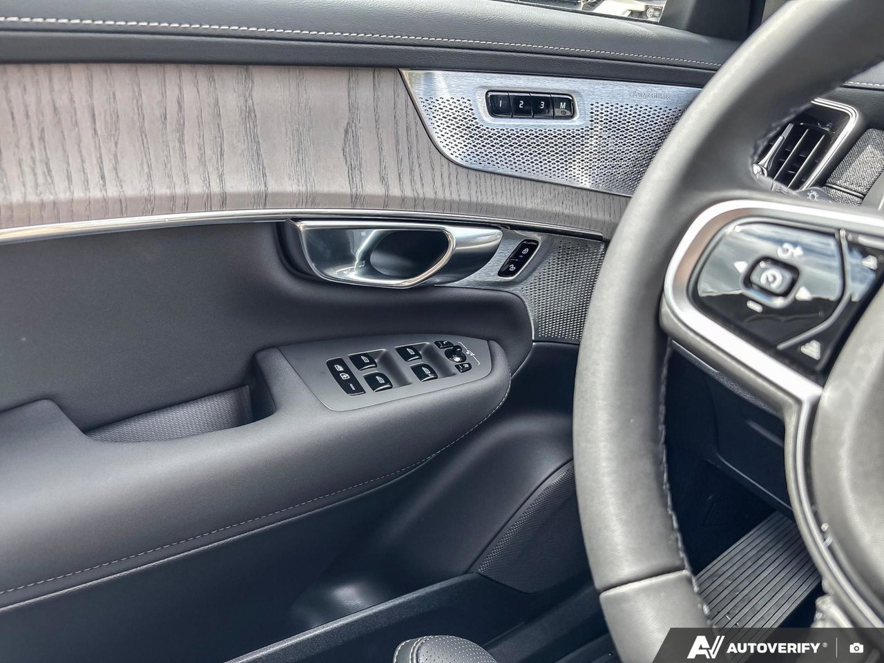 2026 Volvo XC90 Plug-In Hybrid Ultra Bright Theme-17