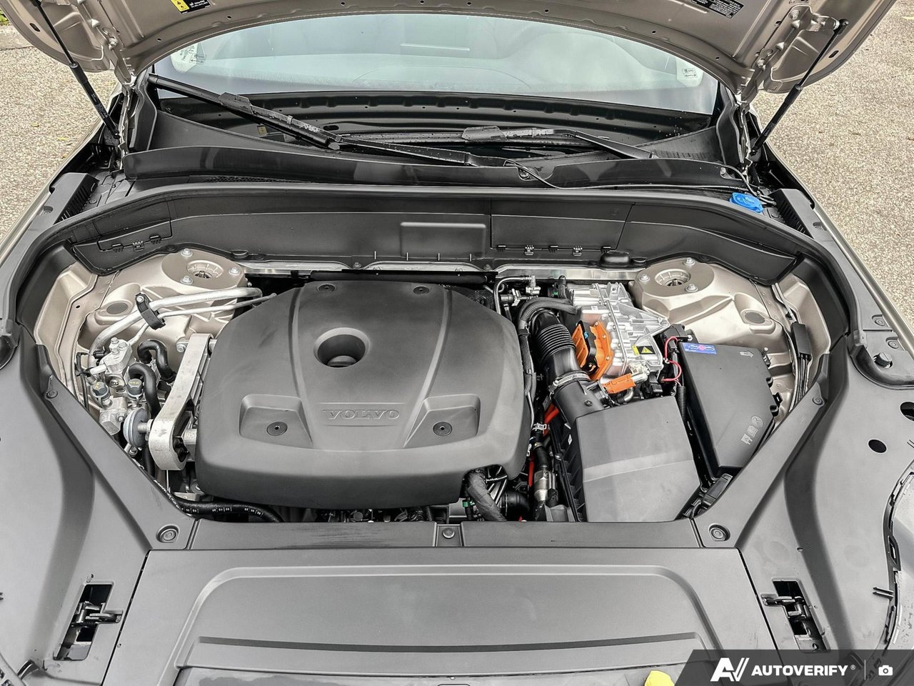 2026 Volvo XC90 Plug-In Hybrid Plus Bright Theme-7