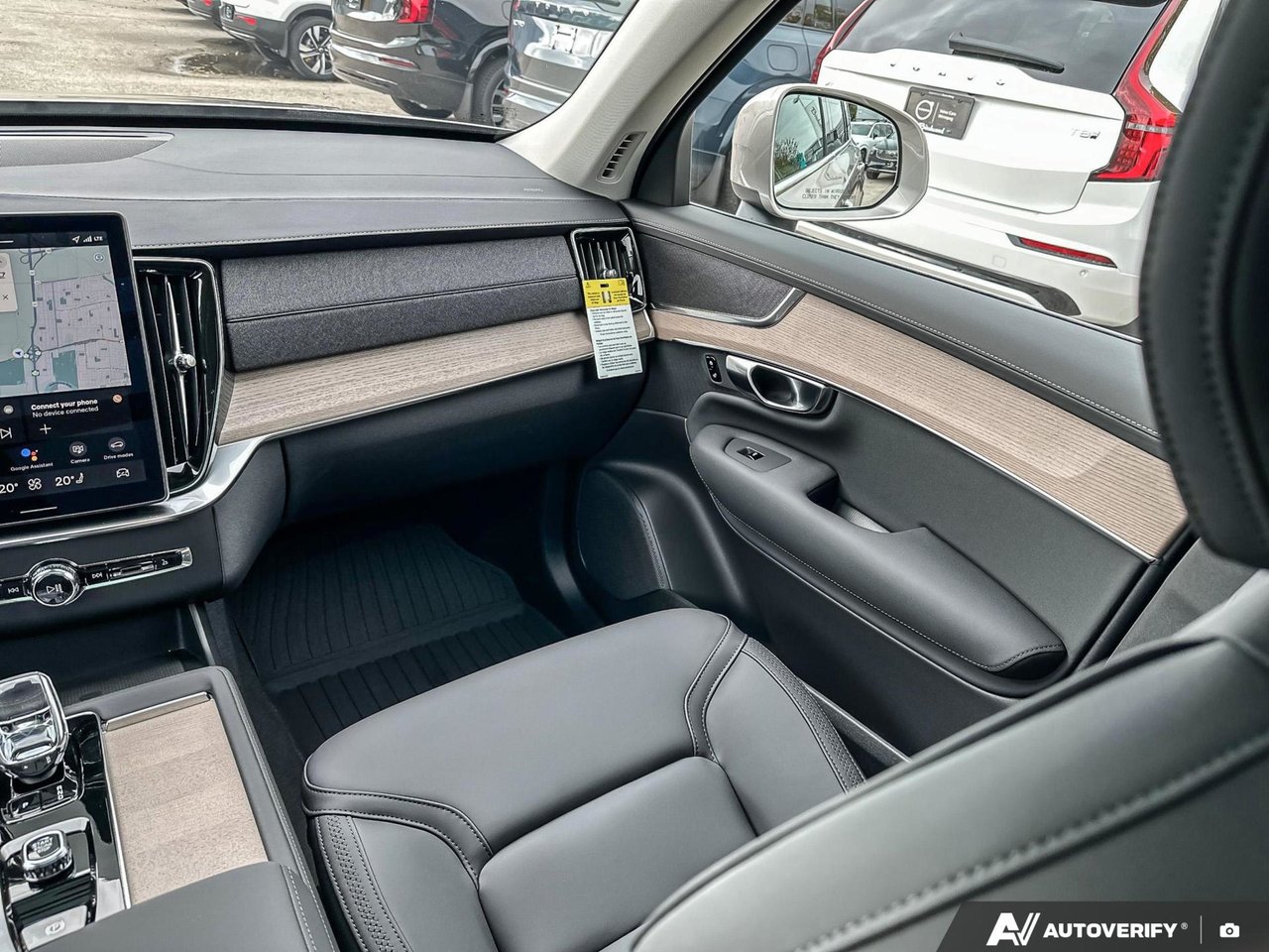 2026 Volvo XC90 Plug-In Hybrid Plus Bright Theme-25