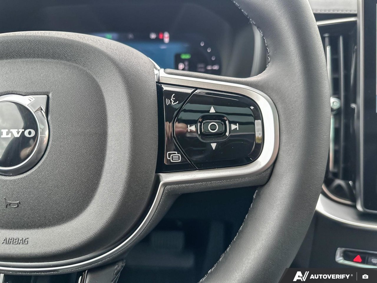 2026 Volvo XC90 Plug-In Hybrid Plus Bright Theme-16