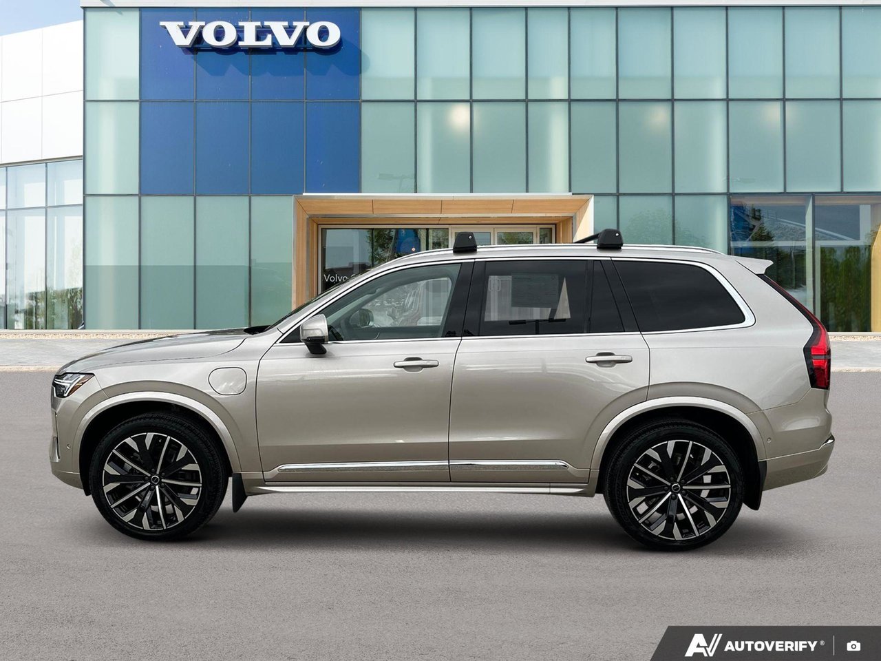 2026 Volvo XC90 Plug-In Hybrid Plus Bright Theme-2