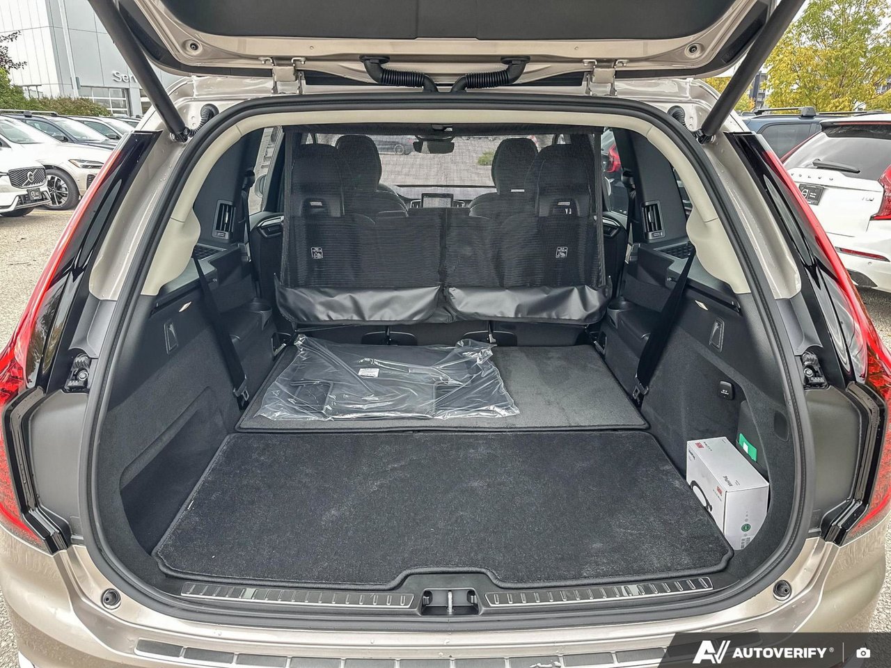 2026 Volvo XC90 Plug-In Hybrid Plus Bright Theme-8