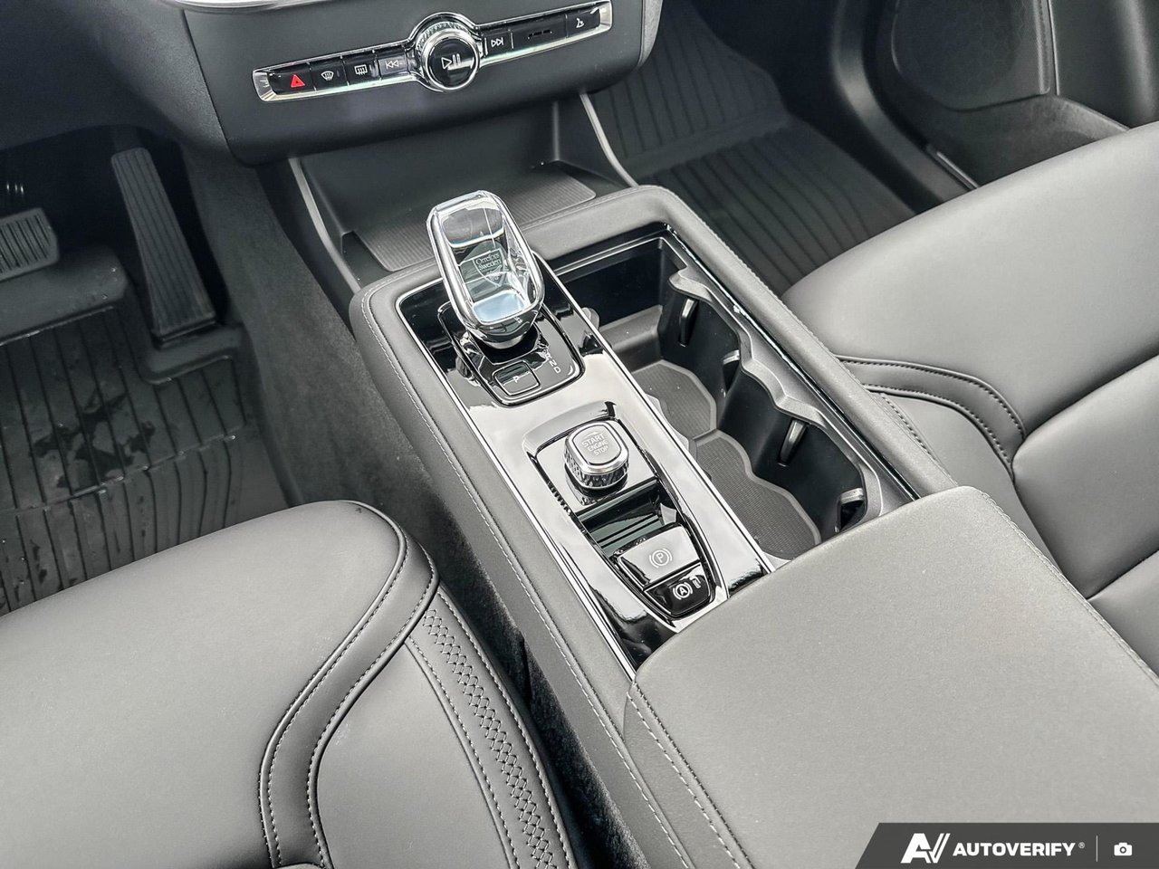 2026 Volvo XC90 Plug-In Hybrid Plus Bright Theme-18