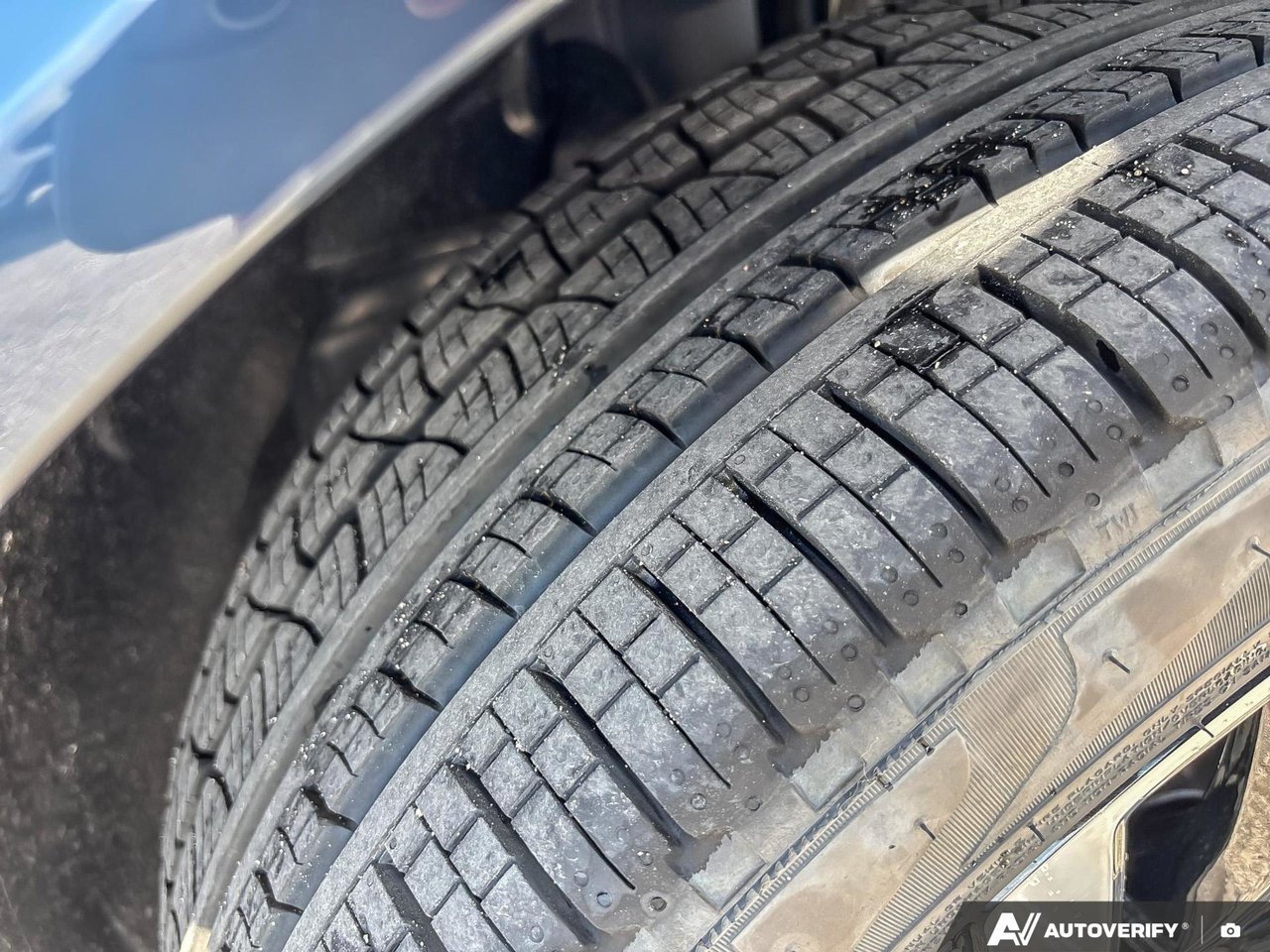 2026 Volvo XC90 Plug-In Hybrid Ultra Dark Theme-10