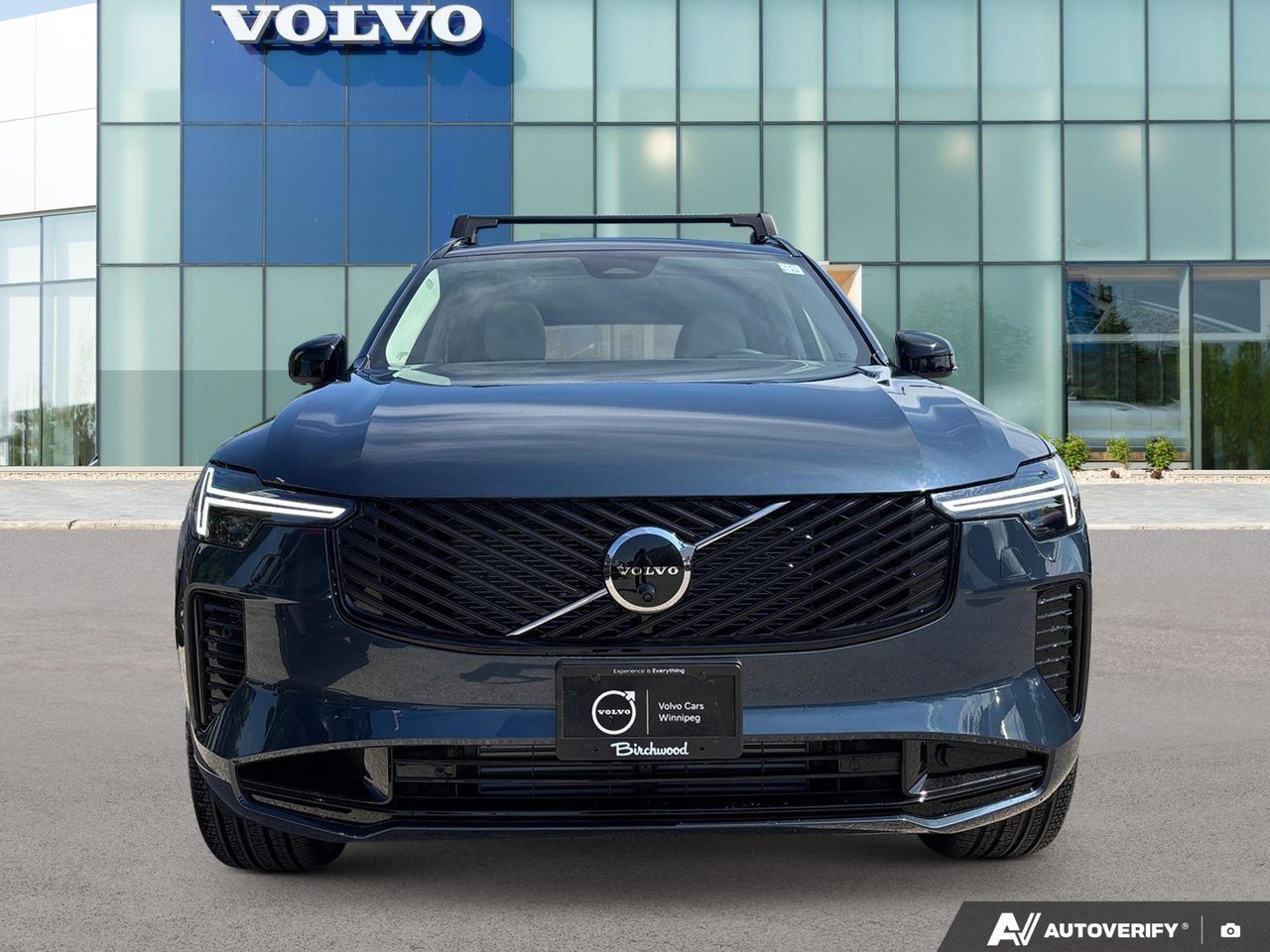 2026 Volvo XC90 Plug-In Hybrid Ultra Dark Theme-5