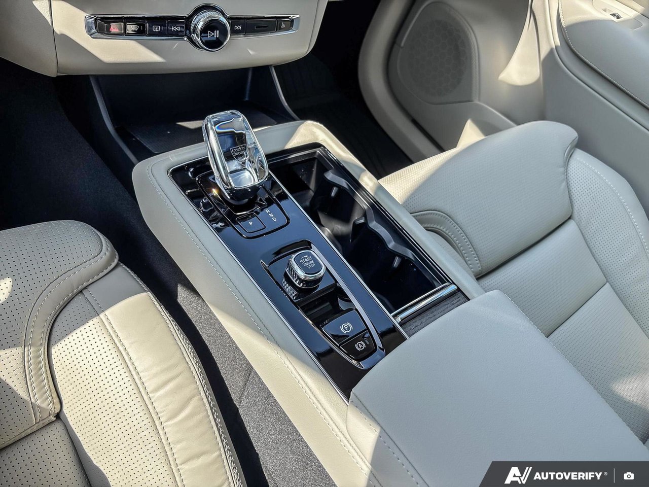 2026 Volvo XC90 Plug-In Hybrid Ultra Dark Theme-18